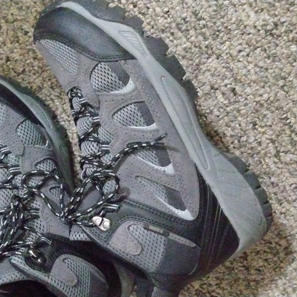 Khombu brand Men's Hiking Boots - Picture 6 of 8